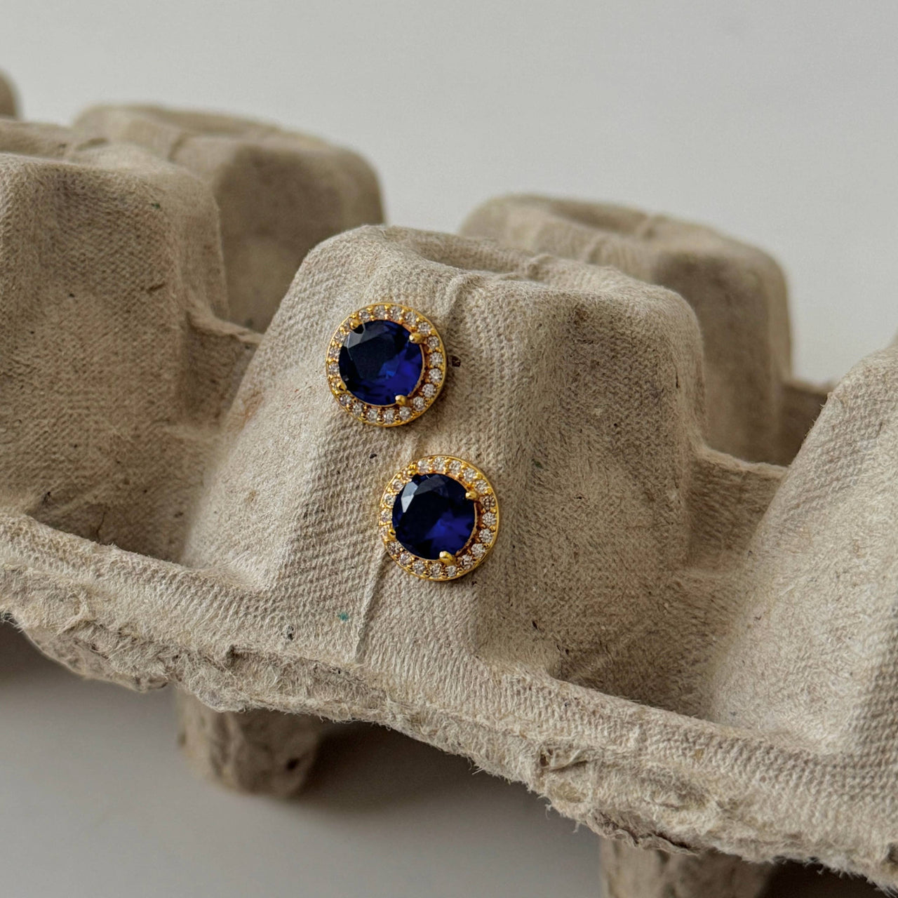 Rika 2.0 Round Studs