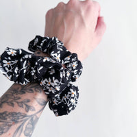 Thumbnail for Scrunchie Daisy