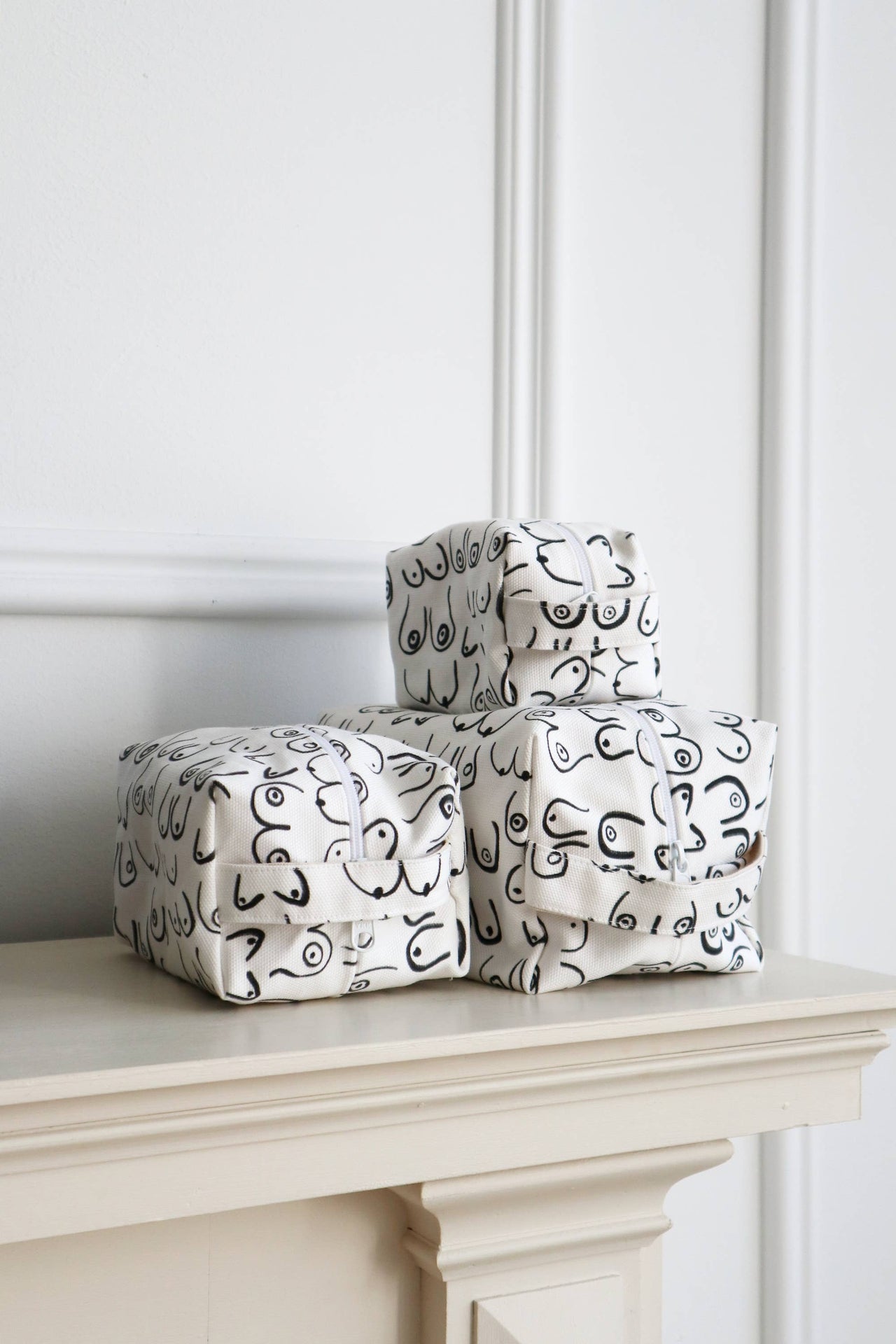 Makeup Bag  |  Woman Series  |  Medium