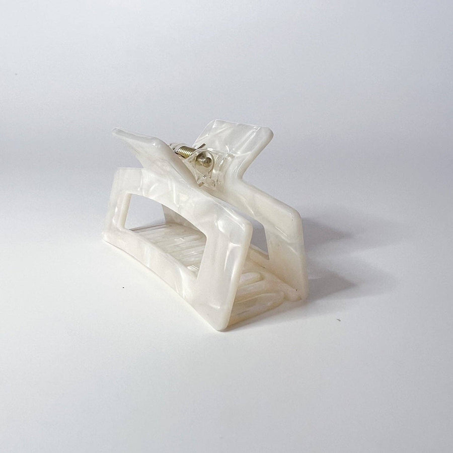 Claw Clip  |  Pearl  |  Midi