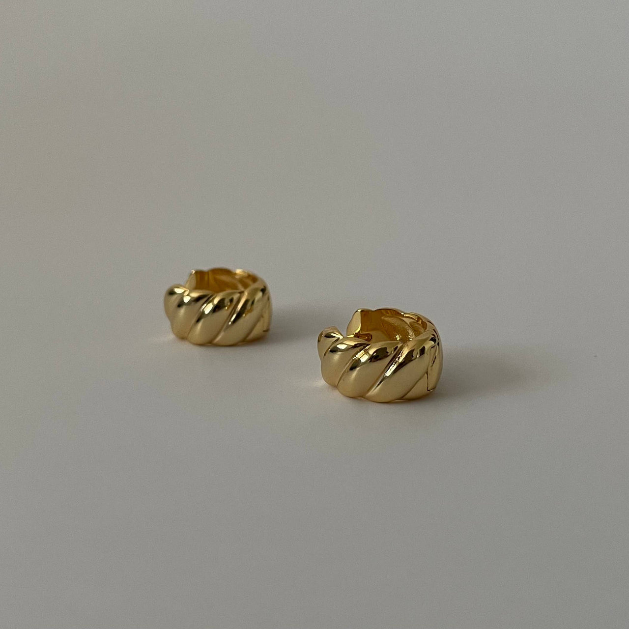 Mia Huggies  |  Gold