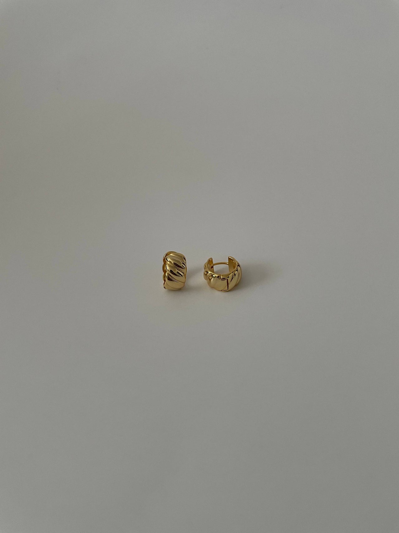 Mia Huggies  |  Gold