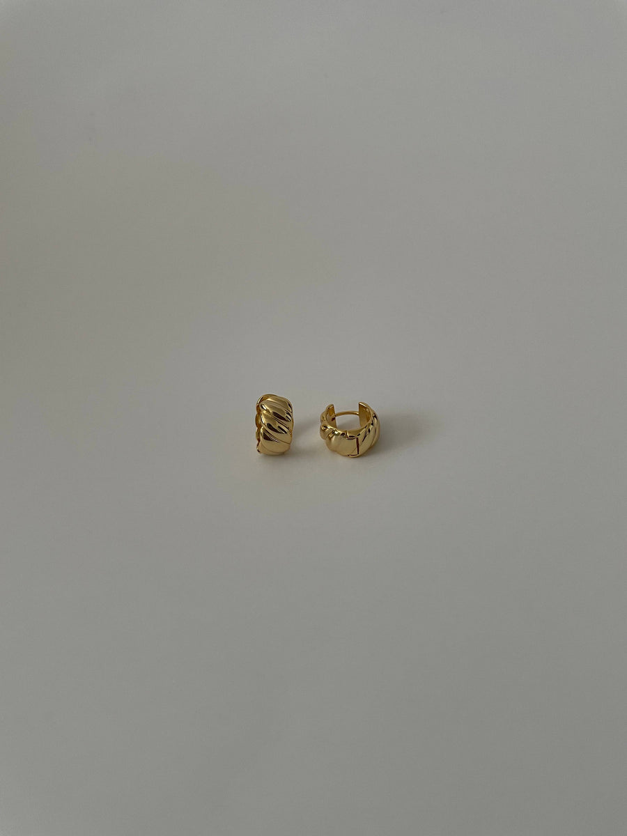 Mia Huggies  |  Gold